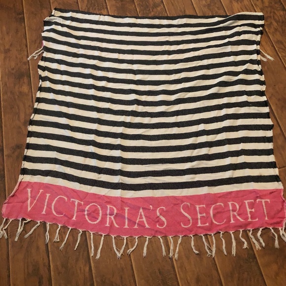 Victoria’s Secret blanket - Picture 2 of 3